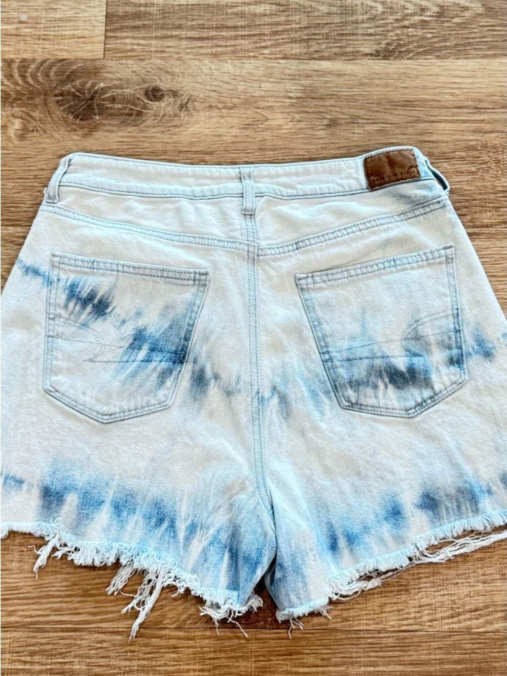 American Eagle Tie Dye Denim Shorts High Rise Frayed Hem Size 8 - Picture 2 of 4